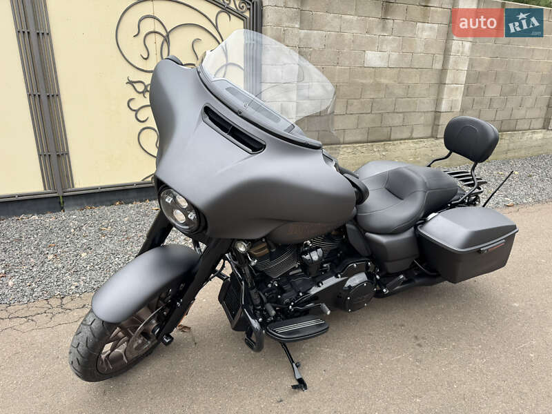 Мото Harley-Davidson FLTRXST
