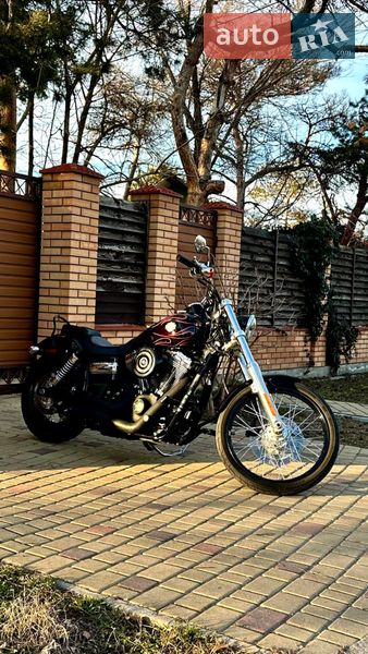 Мото Harley-Davidson FXDWG