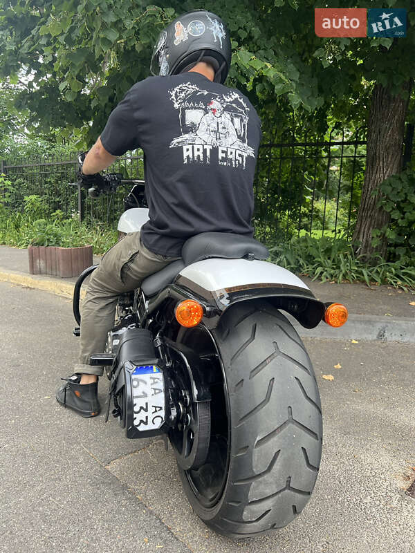 Harley-Davidson FXSE Softail Pro Street Breakout