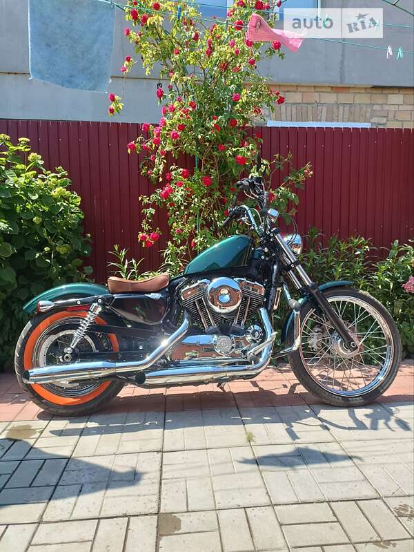 Мотоцикл Классік Harley-Davidson Seventy-Two