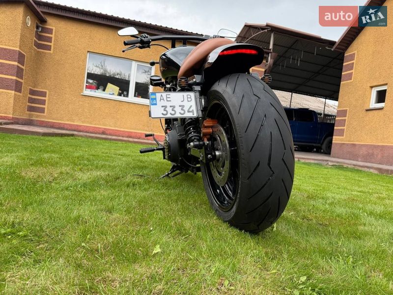 Боббер Harley-Davidson Sportster Iron XL 883
