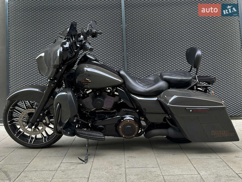 Мото Harley-Davidson Street Glide