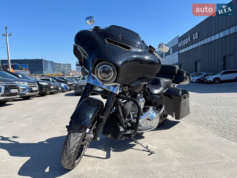 Мотоцикл Кастом Harley-Davidson Street Glide