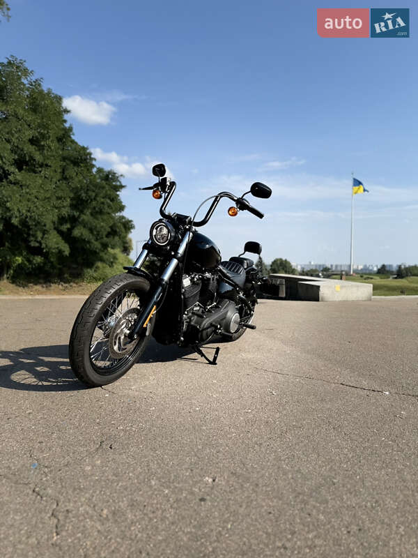 Боббер Harley-Davidson Street