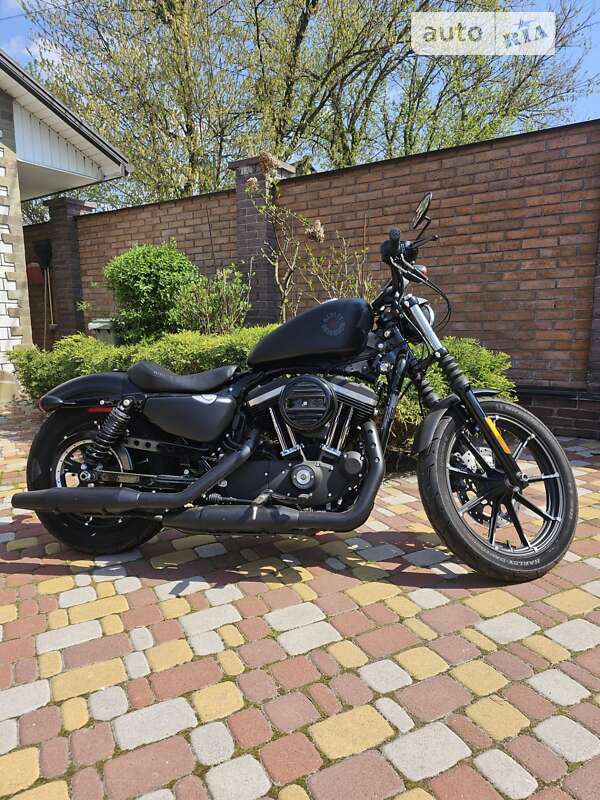 Мотоцикл Чоппер Harley-Davidson XL 883