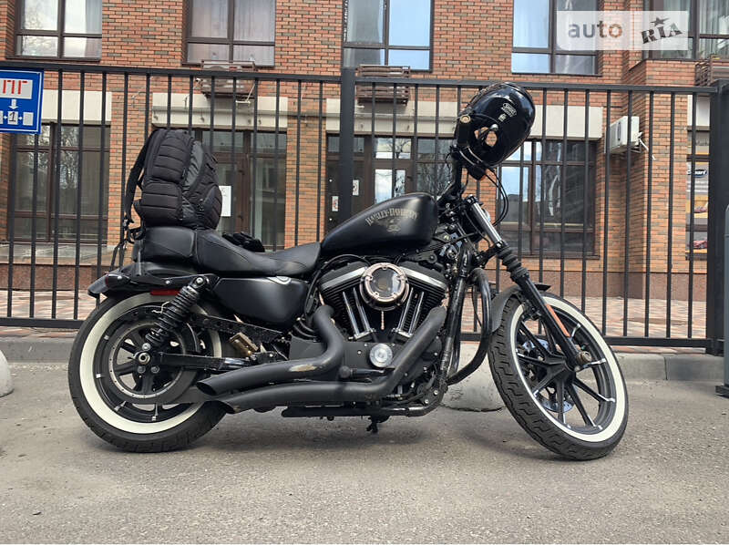 Мотоцикл Классік Harley-Davidson XL 883N