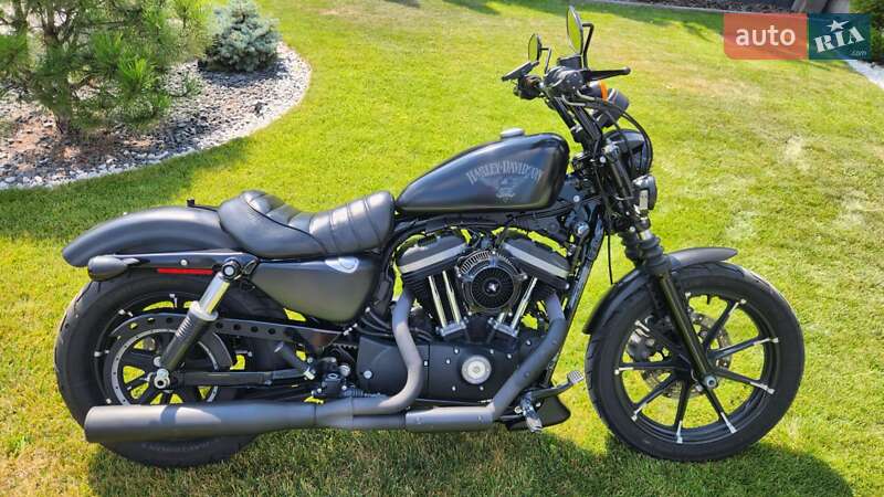 Мотоцикл Классік Harley-Davidson XL 883N