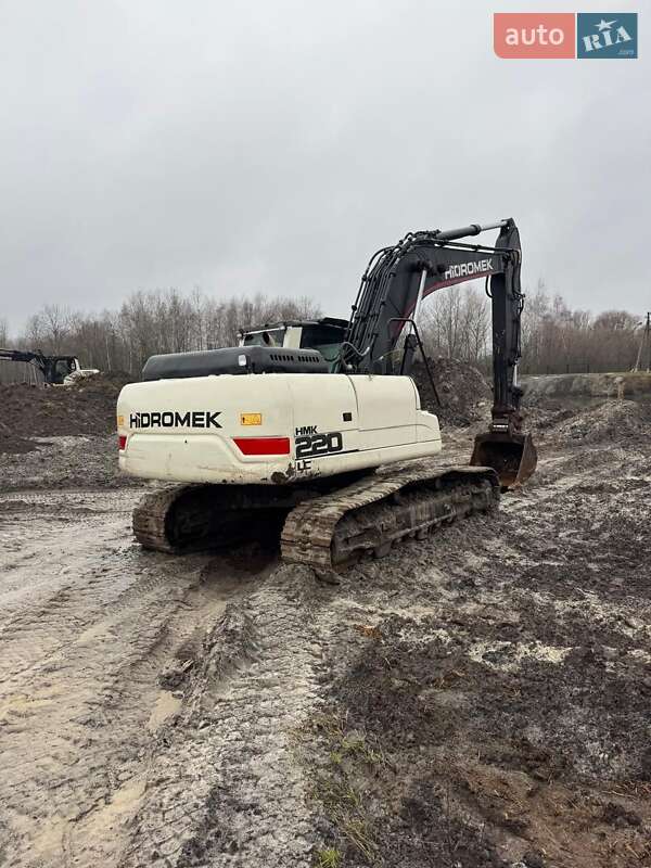 Гусеничний екскаватор Hidromek HMK 220LC