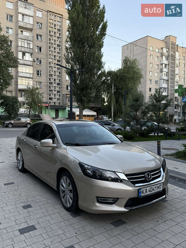 Седан Honda Accord