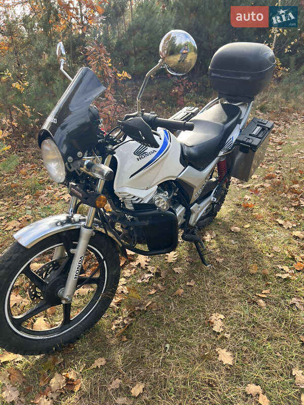 Мотоцикл Туризм Honda CB 125F