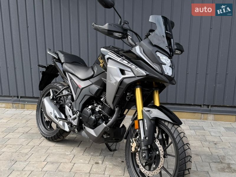 Мотоцикл Туризм Honda CB 200X