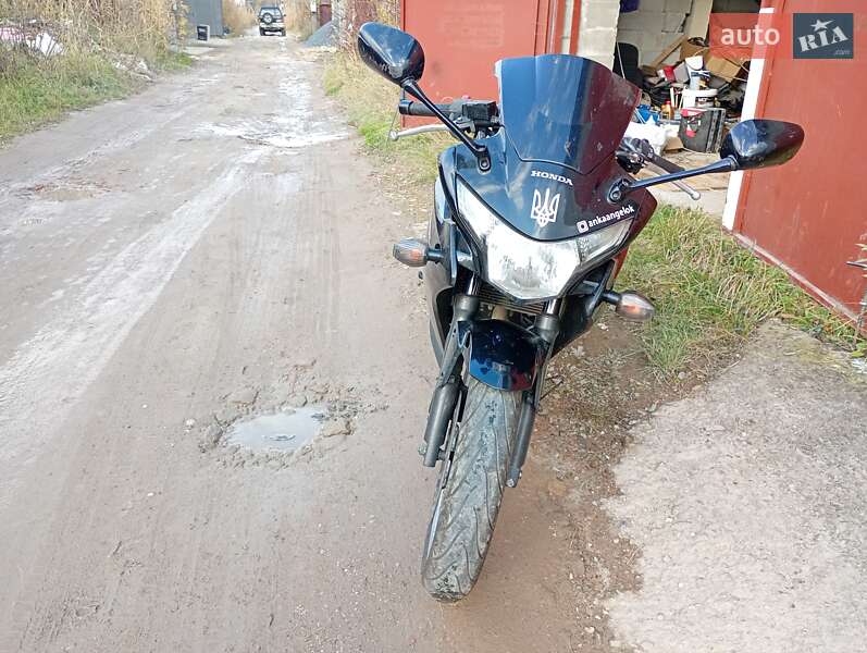 Спортбайк Honda CB 250R