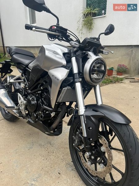 Мотоцикл Без обтекателей (Naked bike) Honda CB 250R