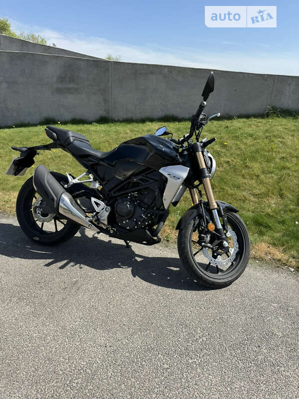 Honda CB 300F