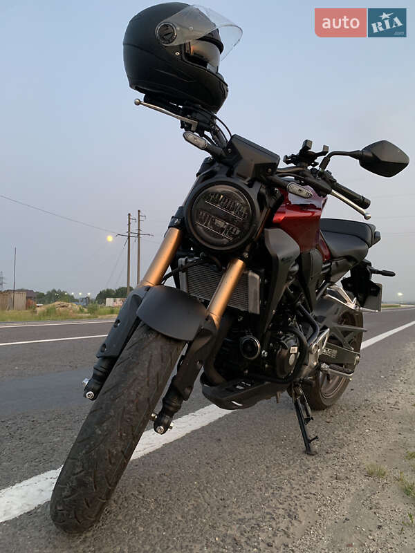 Мотоцикл Классик Honda CB 300R