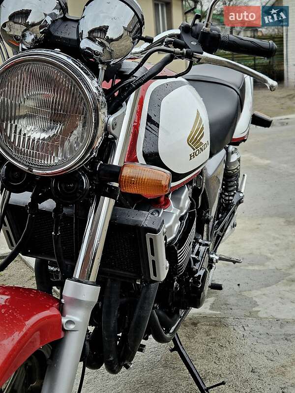 Мотоцикл Без обтекателей (Naked bike) Honda CB 400SF