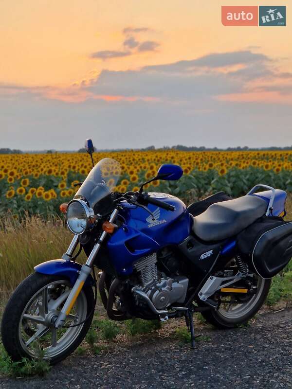 Мотоцикл Без обтекателей (Naked bike) Honda CB 500