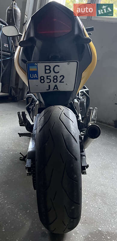 Мотоцикл Без обтекателей (Naked bike) Honda CB 600F Hornet