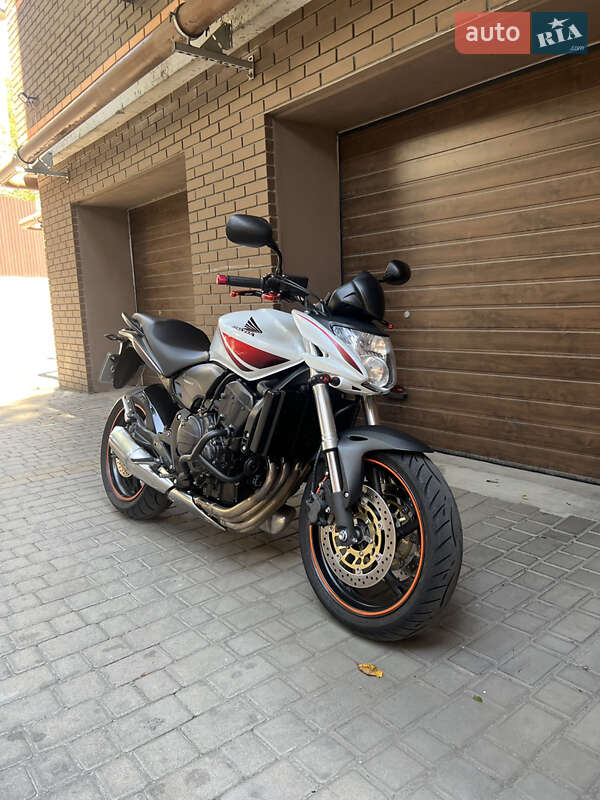 Спортбайк Honda CB 600F Hornet
