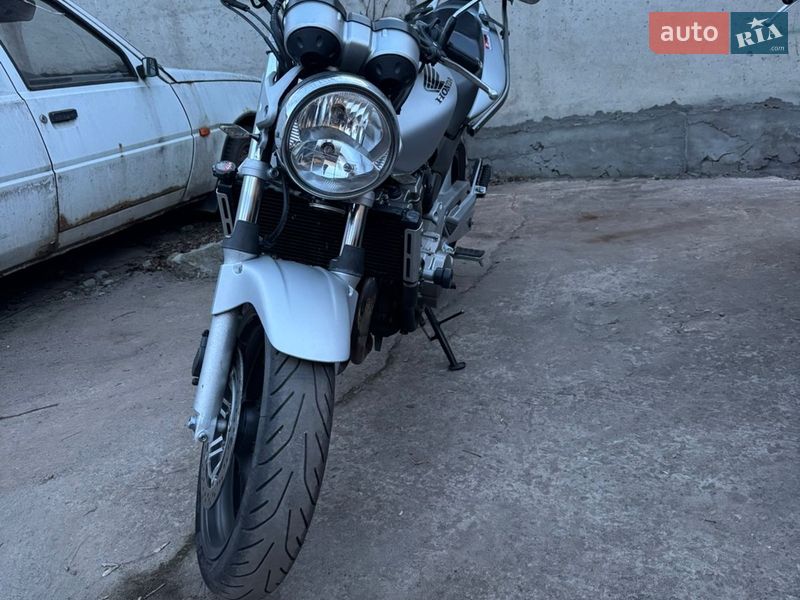 Мотоцикл Классик Honda CB 600F Hornet