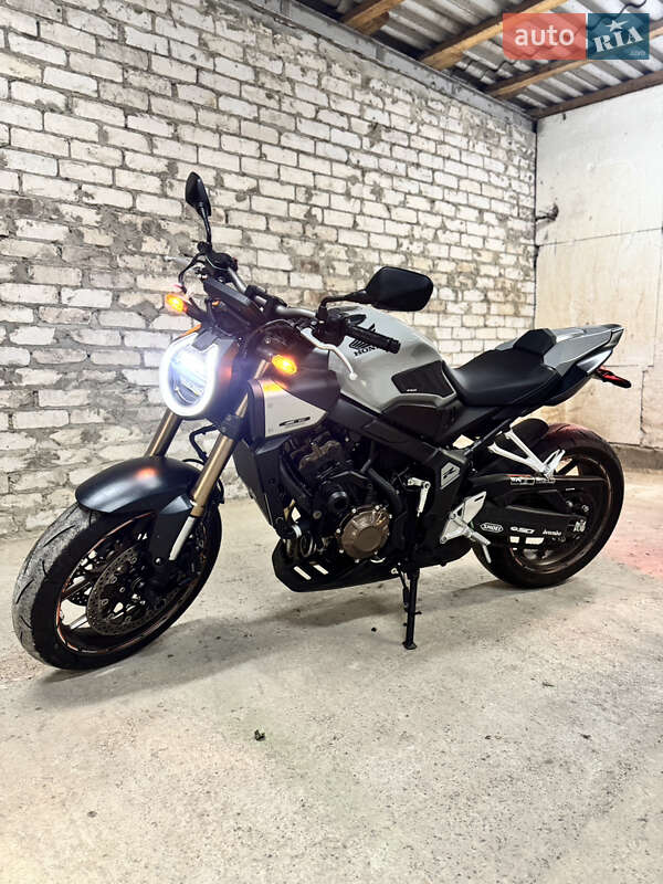 Мотоцикл Без обтекателей (Naked bike) Honda CB 650R