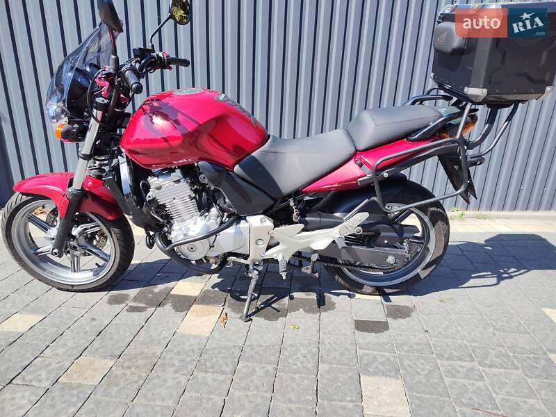 Мотоцикл Без обтекателей (Naked bike) Honda CBF 500