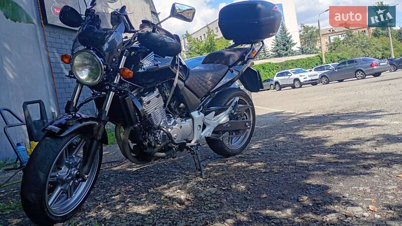 Мотоцикл Без обтекателей (Naked bike) Honda CBF 500