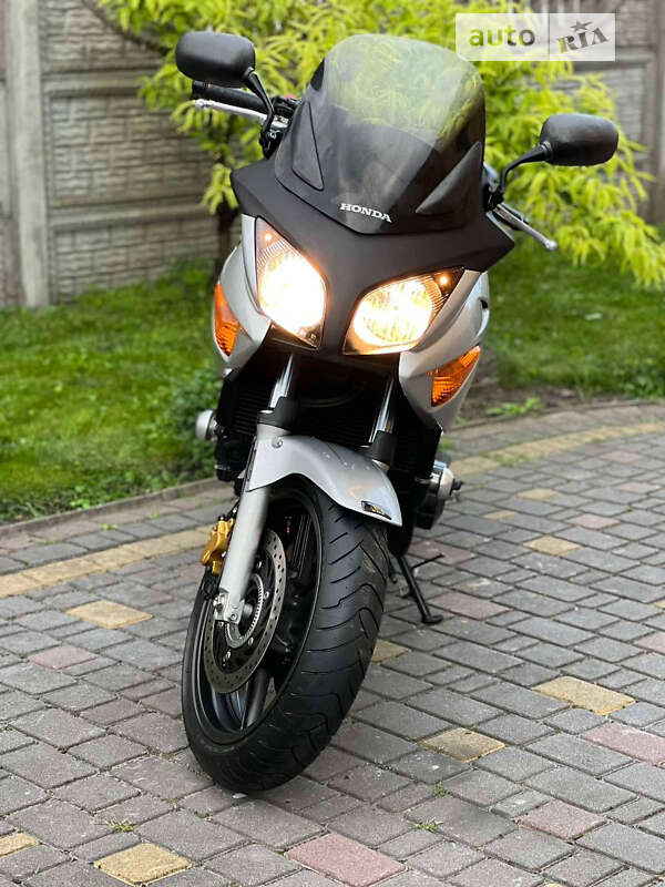 Мотоцикл Классік Honda CBF 600