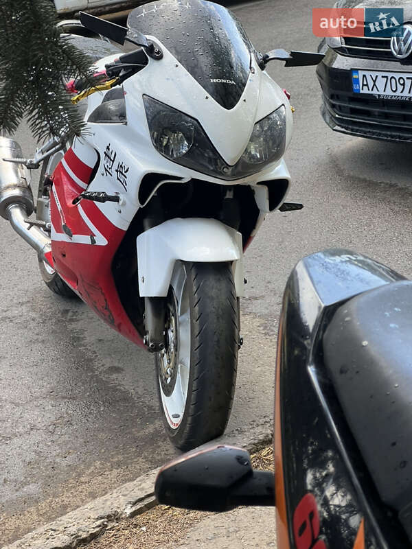 Спортбайк Honda CBF 600