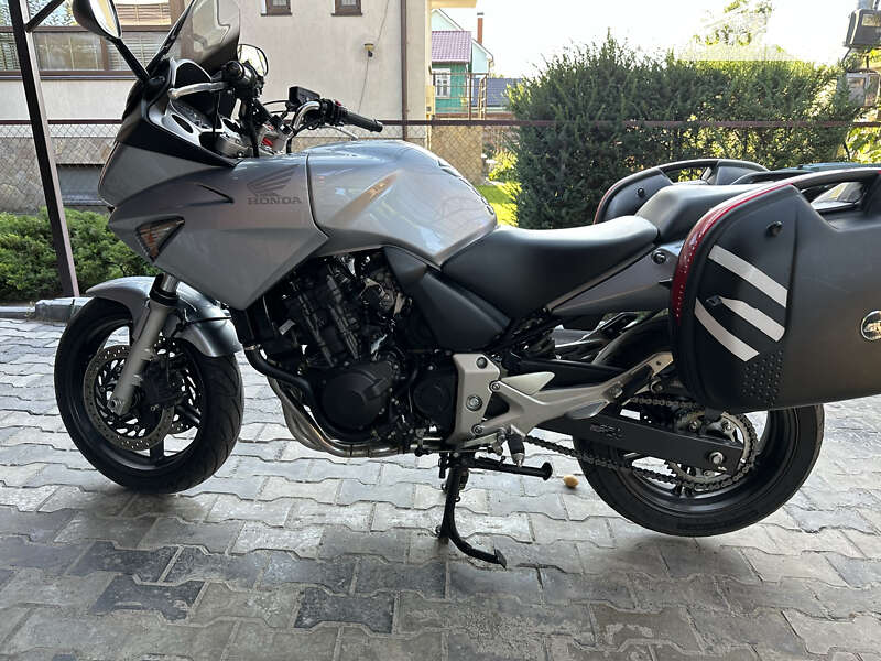 Мотоцикл Спорт-туризм Honda CBF 600S