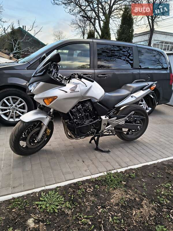 Грузовые мотороллеры, мотоциклы, скутеры, мопеды Honda CBF 600SA