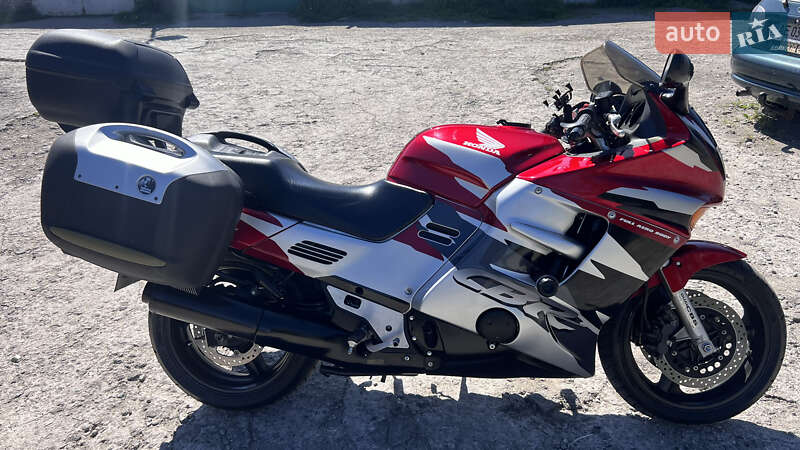 Мотоцикл Спорт-туризм Honda CBR 1000F