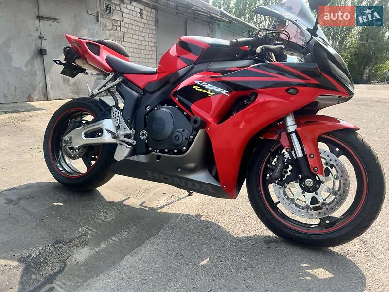 Спортбайк Honda CBR 1000RR