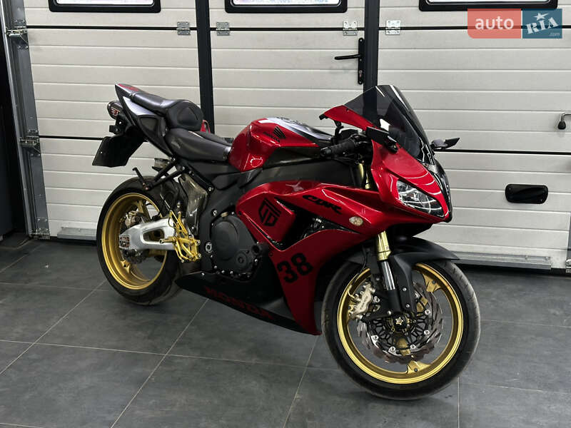 Спортбайк Honda CBR 1000RR