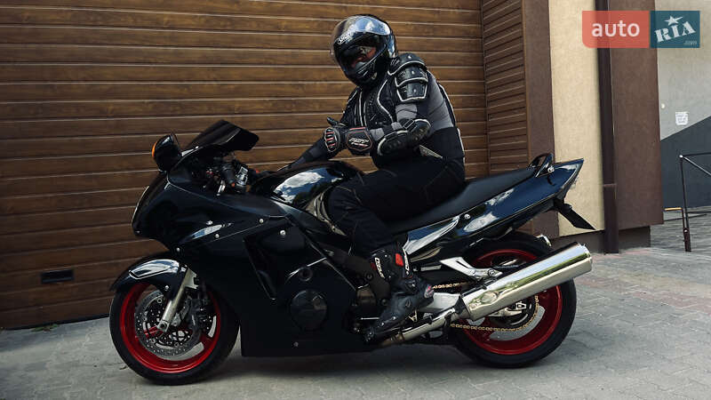 Мотоцикл Спорт-туризм Honda CBR 1100XX Blackbird