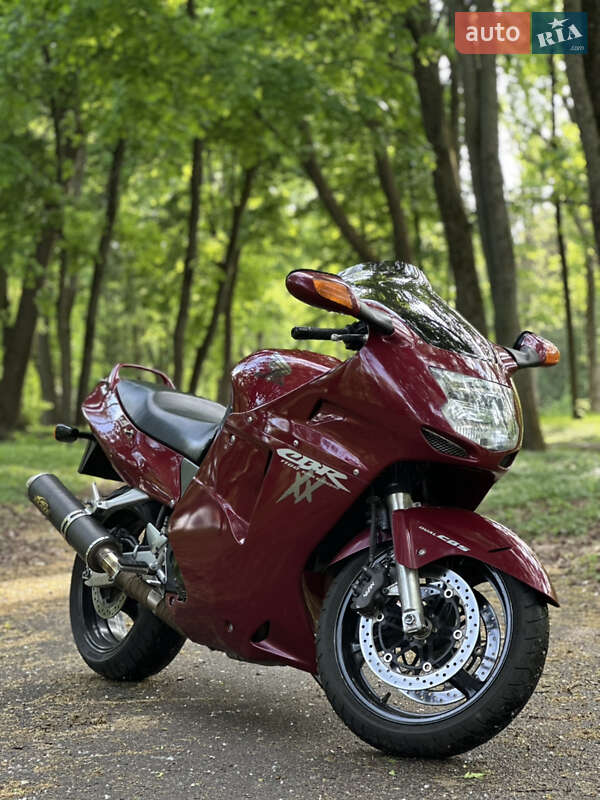 Мотоцикл Спорт-туризм Honda CBR 1100XX Blackbird