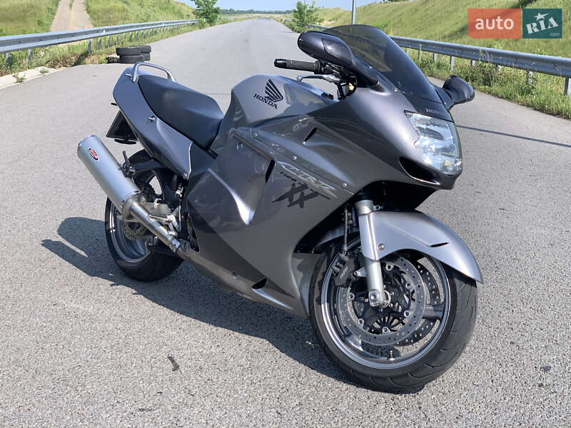 Спортбайк Honda CBR 1100XX