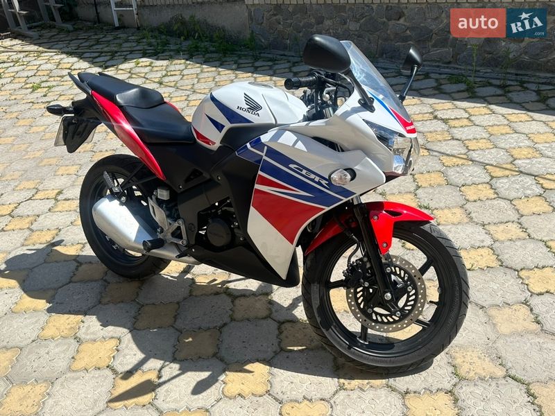 Мотоцикл Многоцелевой (All-round) Honda CBR 125R