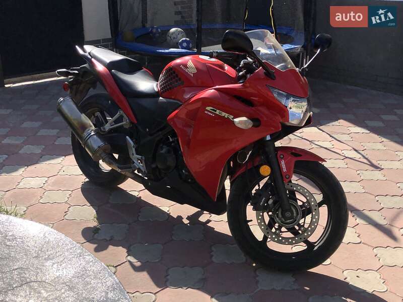 Мотоцикл Спорт-туризм Honda CBR 250