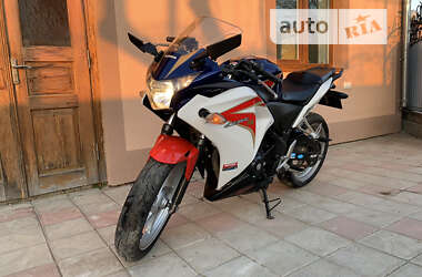 Honda CBR 250R  2011