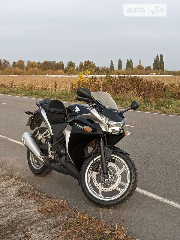 Мотоцикл Многоцелевой (All-round) Honda CBR 250R