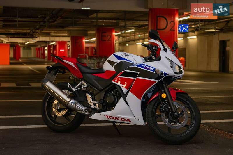 Спортбайк Honda CBR 250R