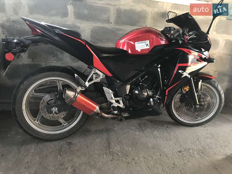 Мотоцикл Спорт-туризм Honda CBR 250R
