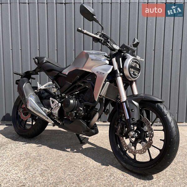 Мотоцикл Без обтекателей (Naked bike) Honda CBR 250R