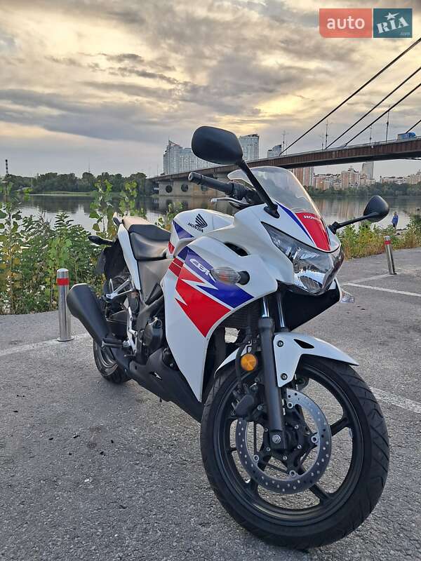 Мотоцикл Кросс Honda CBR 250R