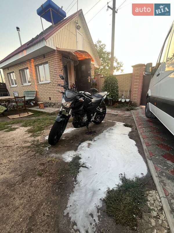 Мотоцикл Классик Honda CBR 250R