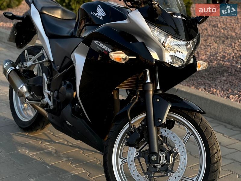 Мотоцикл Спорт-туризм Honda CBR 250R