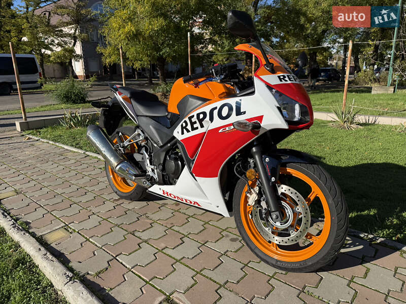 Спортбайк Honda CBR 300R