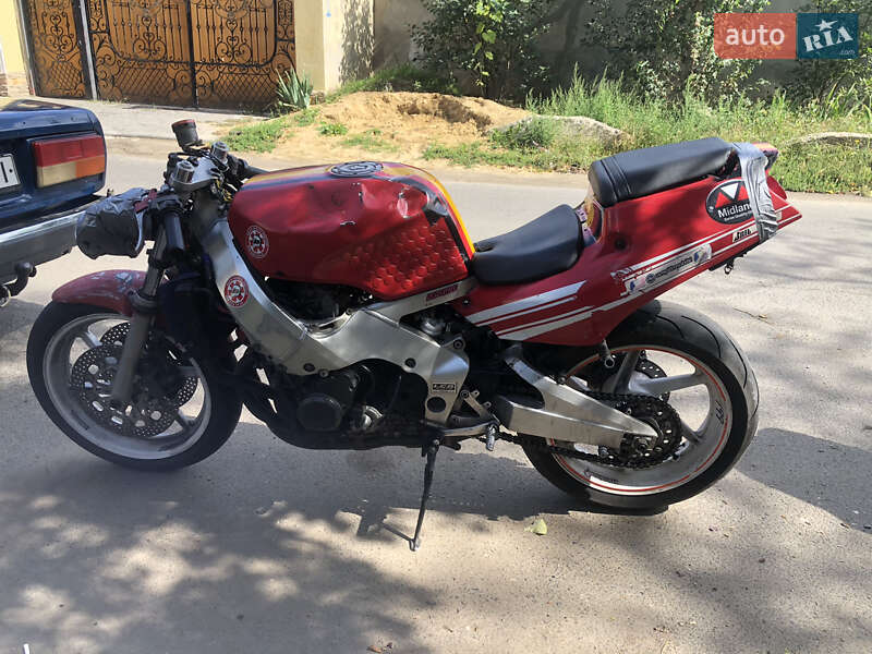 Спортбайк Honda CBR 400F