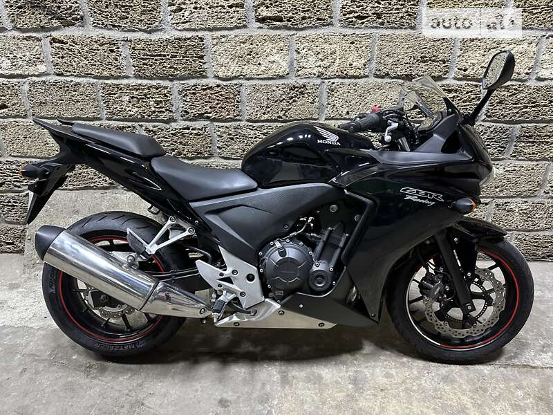 Мото Honda CBR 400R